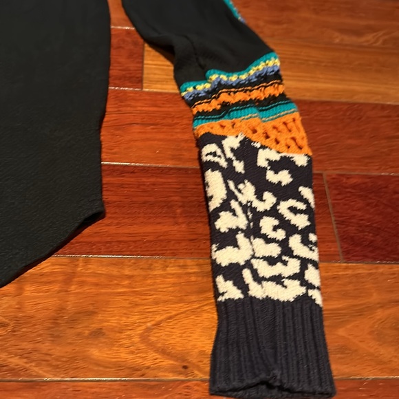 Free People sweater with crochet on sleeves. Like brand new. Size S. - Picture 2 of 8